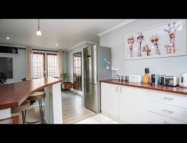 2 BEDROOM APARTMENT TO LET IN MORNINGSIDE
